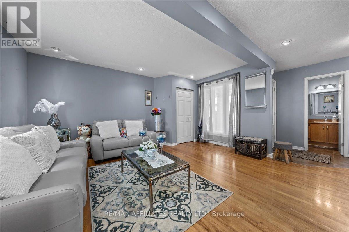 Photo 6 of 300 Sylvie Terrace, Ottawa ON