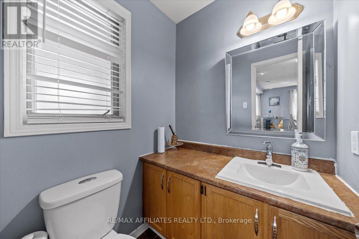 Photo 7 of 300 Sylvie Terrace, Ottawa ON