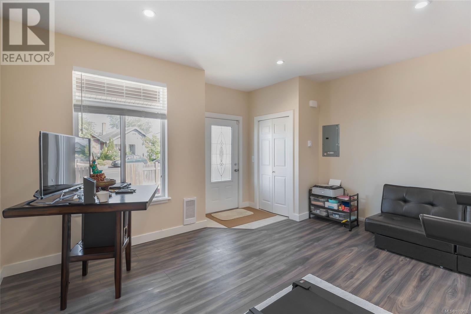 Photo 5 of 144 Victoria Rd, Nanaimo BC