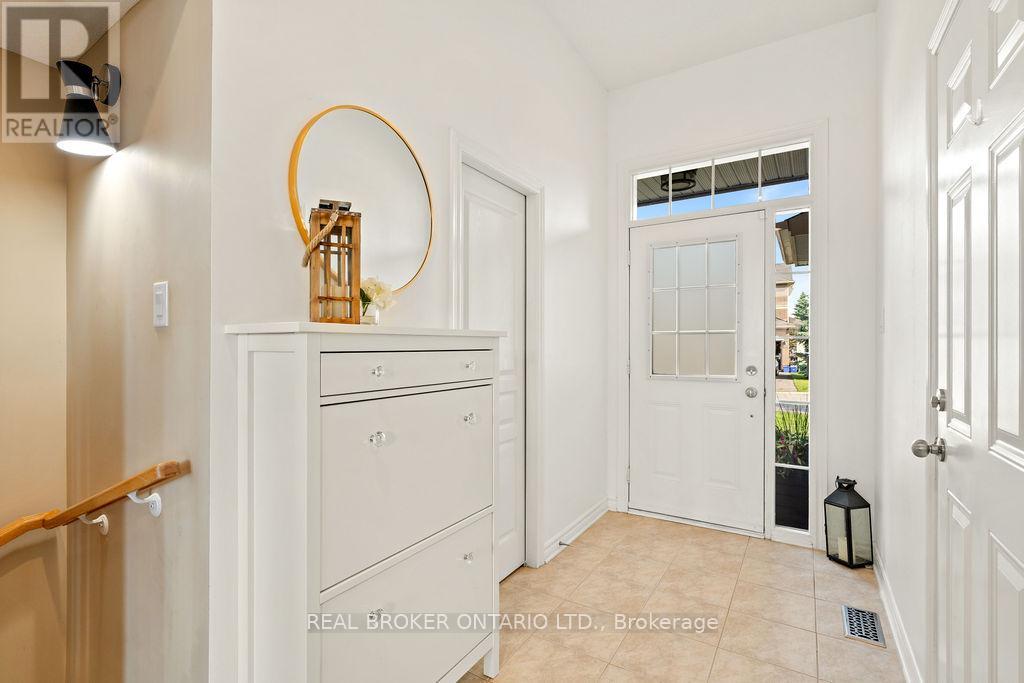 Spacious Foyer with 9' Foot Ceilings
