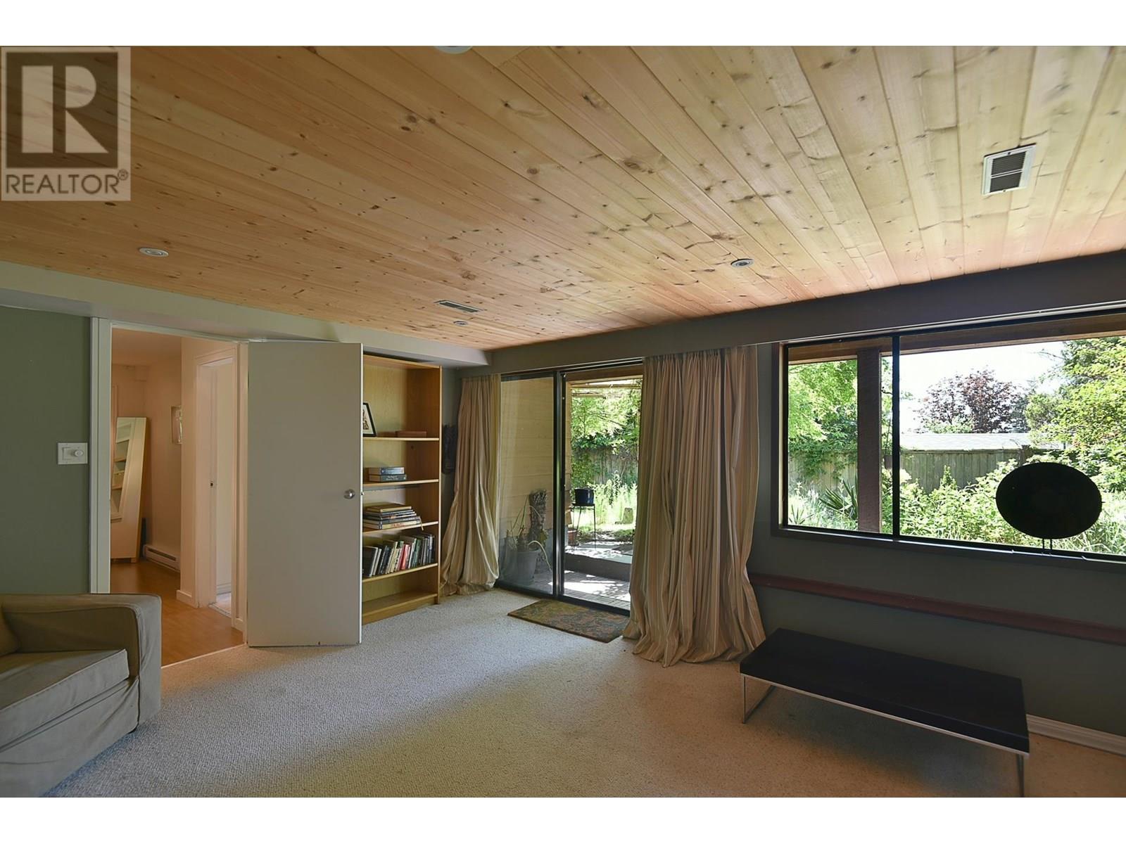 5345 SELMA PARK ROAD, Sechelt