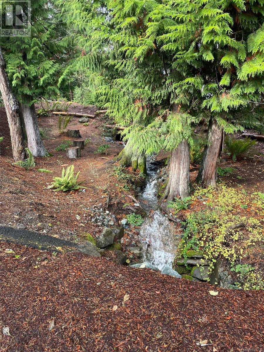 Photo 4 of 6371 Genoa Bay Rd, Duncan BC