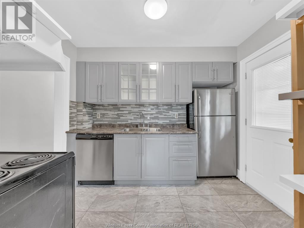 Photo 16 of 92 94 Hanna Street East, Windsor ON