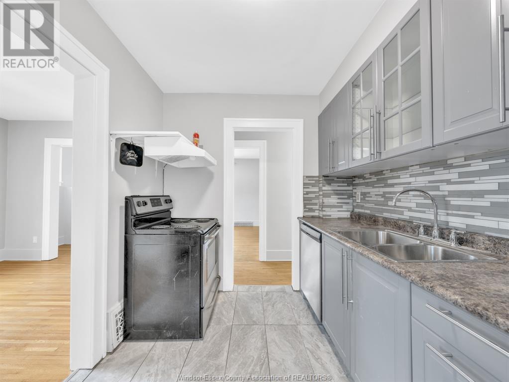 Photo 25 of 92 94 Hanna Street East, Windsor ON