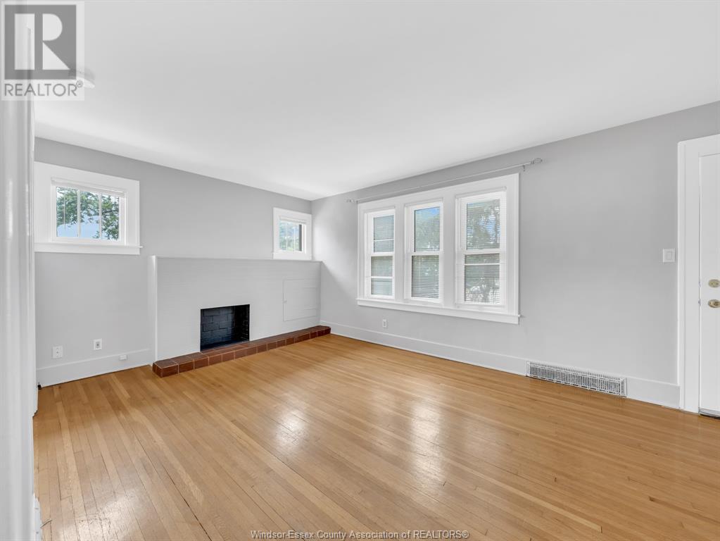 Photo 23 of 92 94 Hanna Street East, Windsor ON