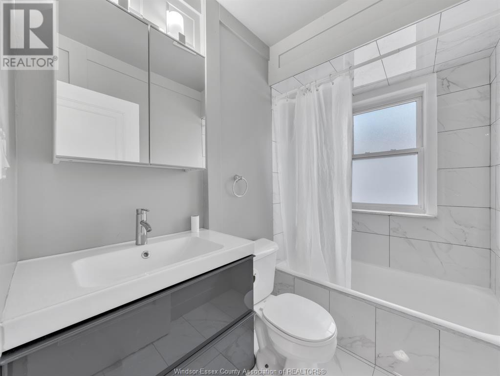 Photo 21 of 92 94 Hanna Street East, Windsor ON