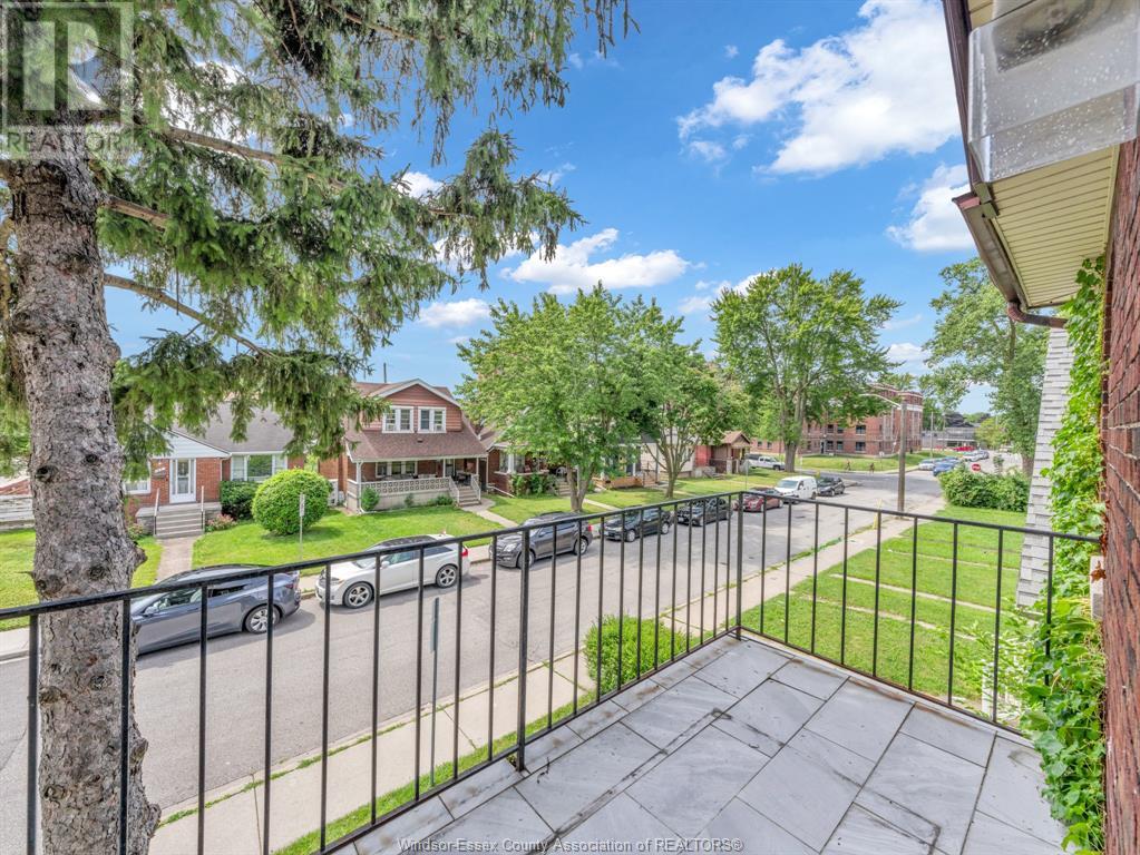 Photo 4 of 92 94 Hanna Street East, Windsor ON