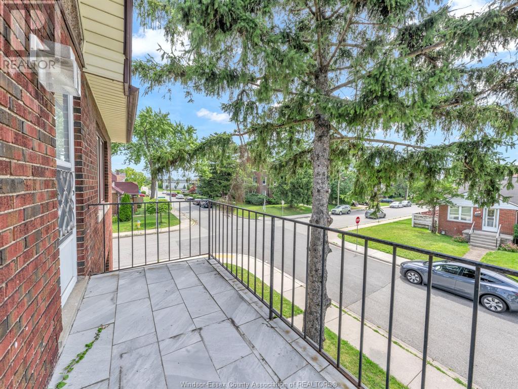 Photo 29 of 92 94 Hanna Street East, Windsor ON