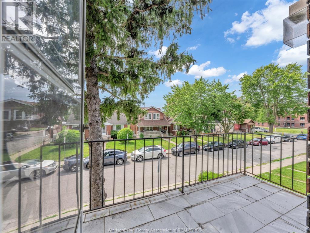 Photo 6 of 92 94 Hanna Street East, Windsor ON