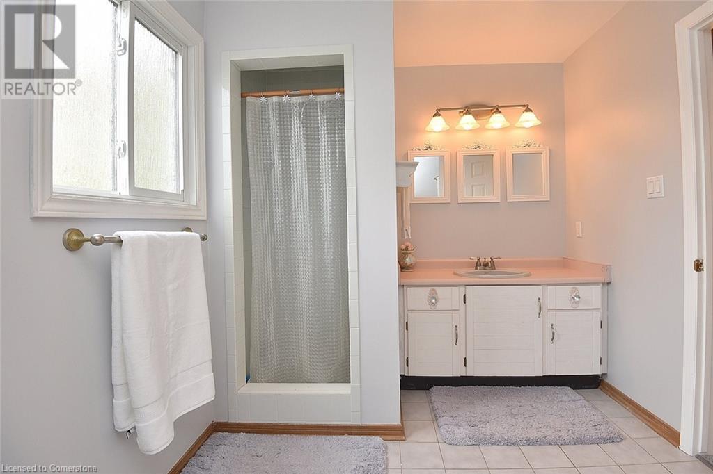 Photo 21 of 43 Niska Drive, Waterdown ON