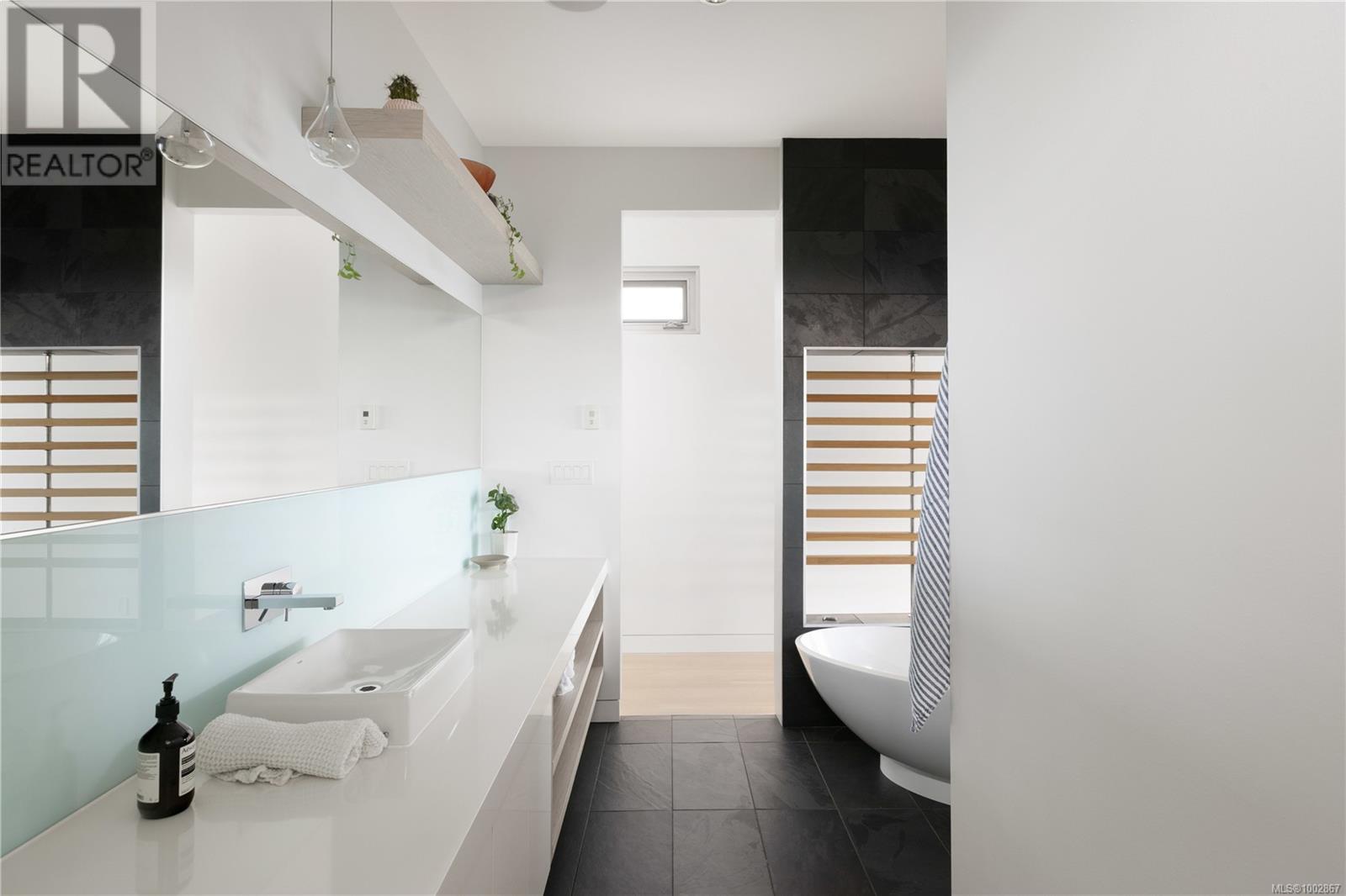  295 King George Terrace, Oak Bay
