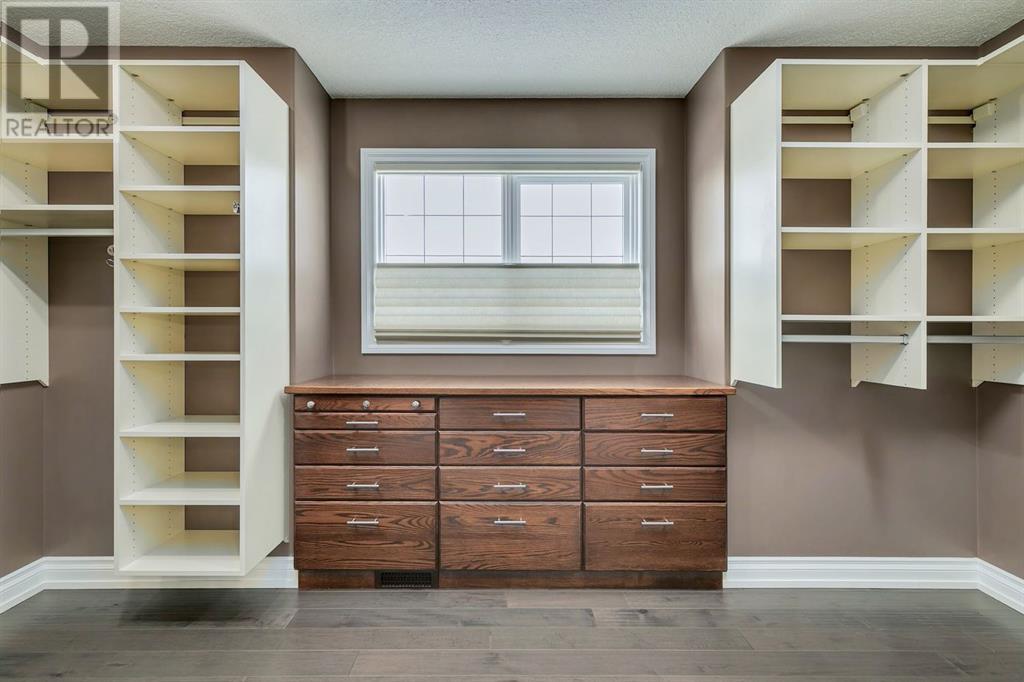 Single Family House for Sale in  Wentwillow Lane SW West Springs Calgary 