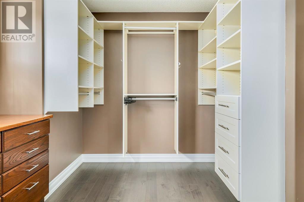 Single Family House for Sale in  Wentwillow Lane SW West Springs Calgary 