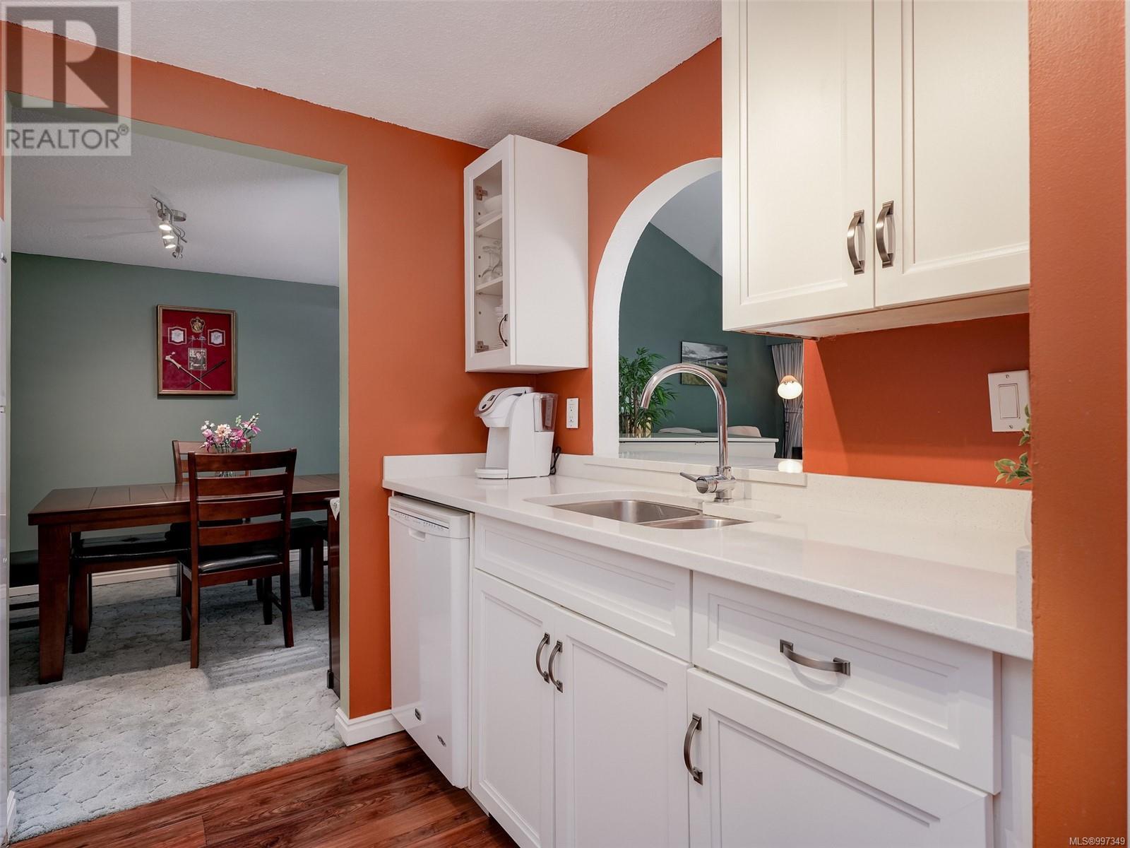 406 1009 McKenzie Ave, Saanich