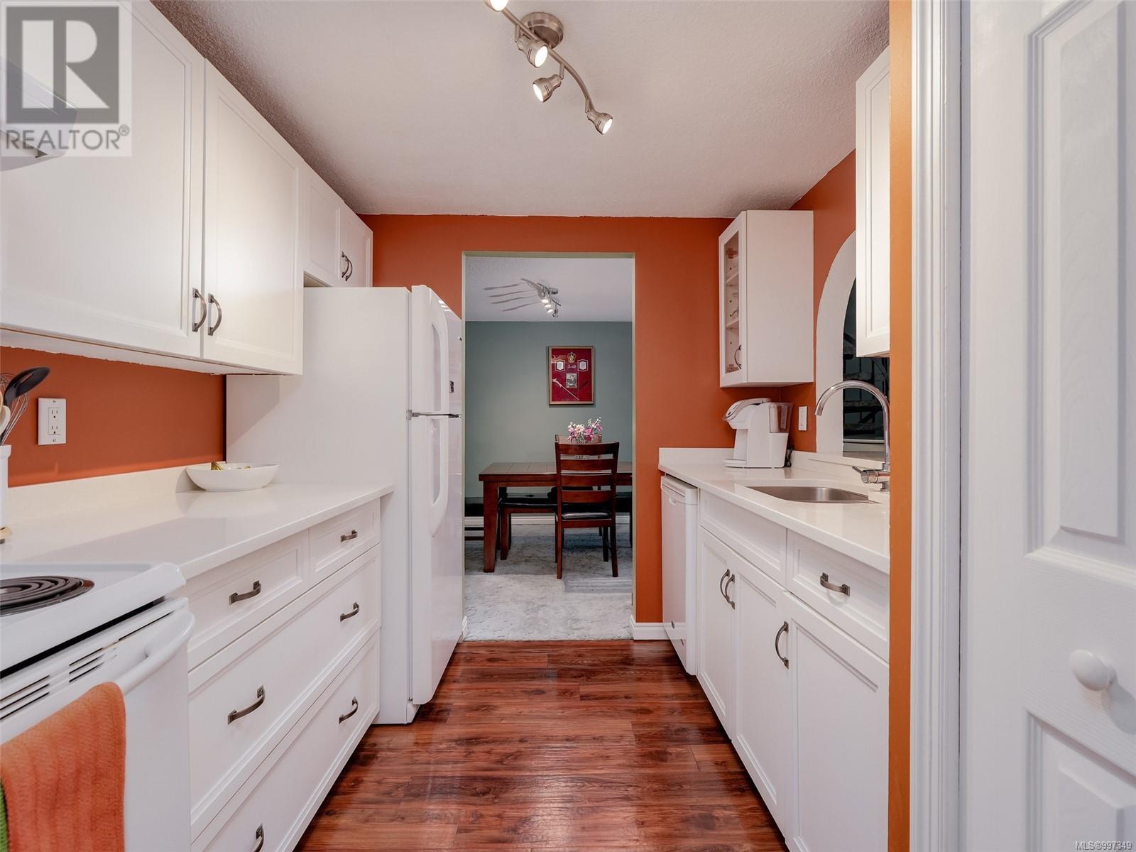 406 1009 McKenzie Ave, Saanich