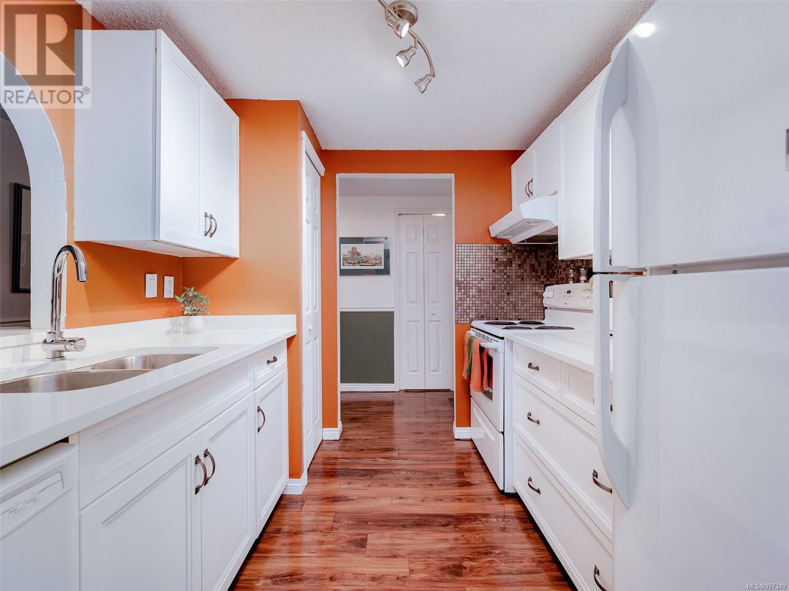 406 1009 McKenzie Ave, Saanich