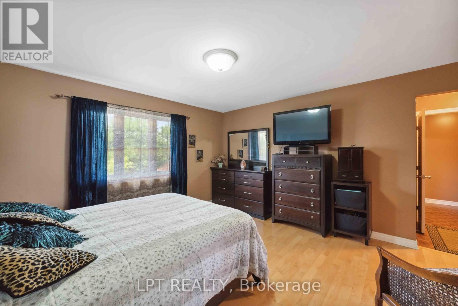 Photo 17 of 61 Fieldgate Drive, Ottawa ON