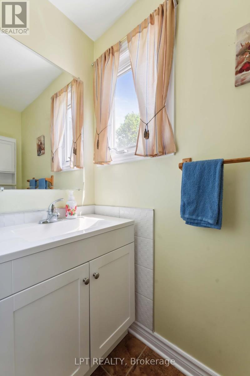 Photo 41 of 61 Fieldgate Drive, Ottawa ON
