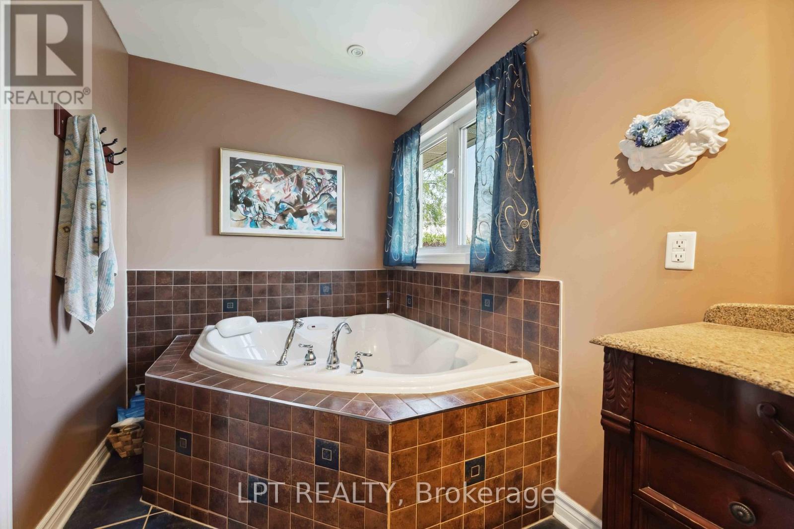 Photo 19 of 61 Fieldgate Drive, Ottawa ON