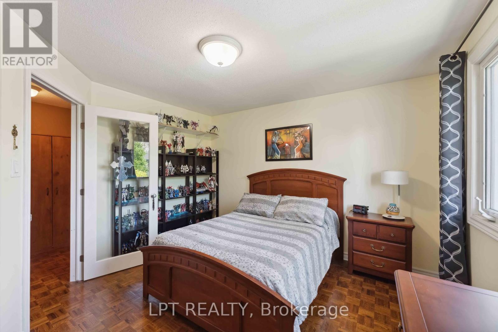 Photo 18 of 61 Fieldgate Drive, Ottawa ON