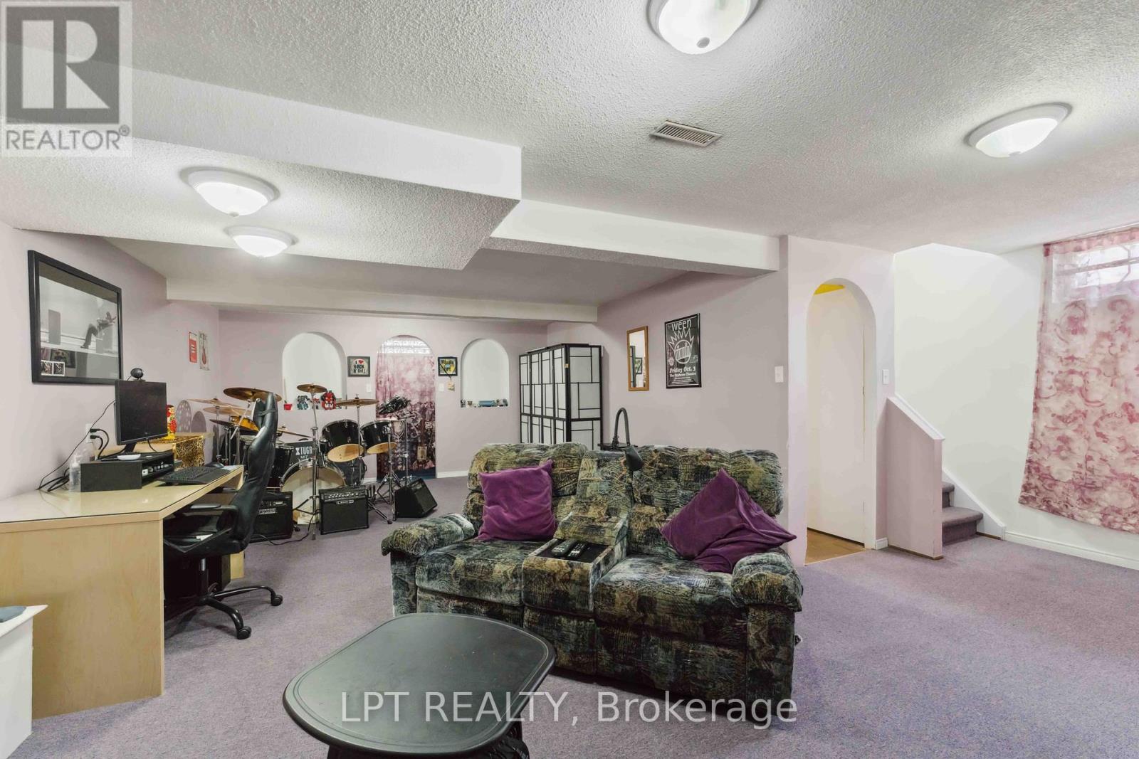 Photo 10 of 61 Fieldgate Drive, Ottawa ON