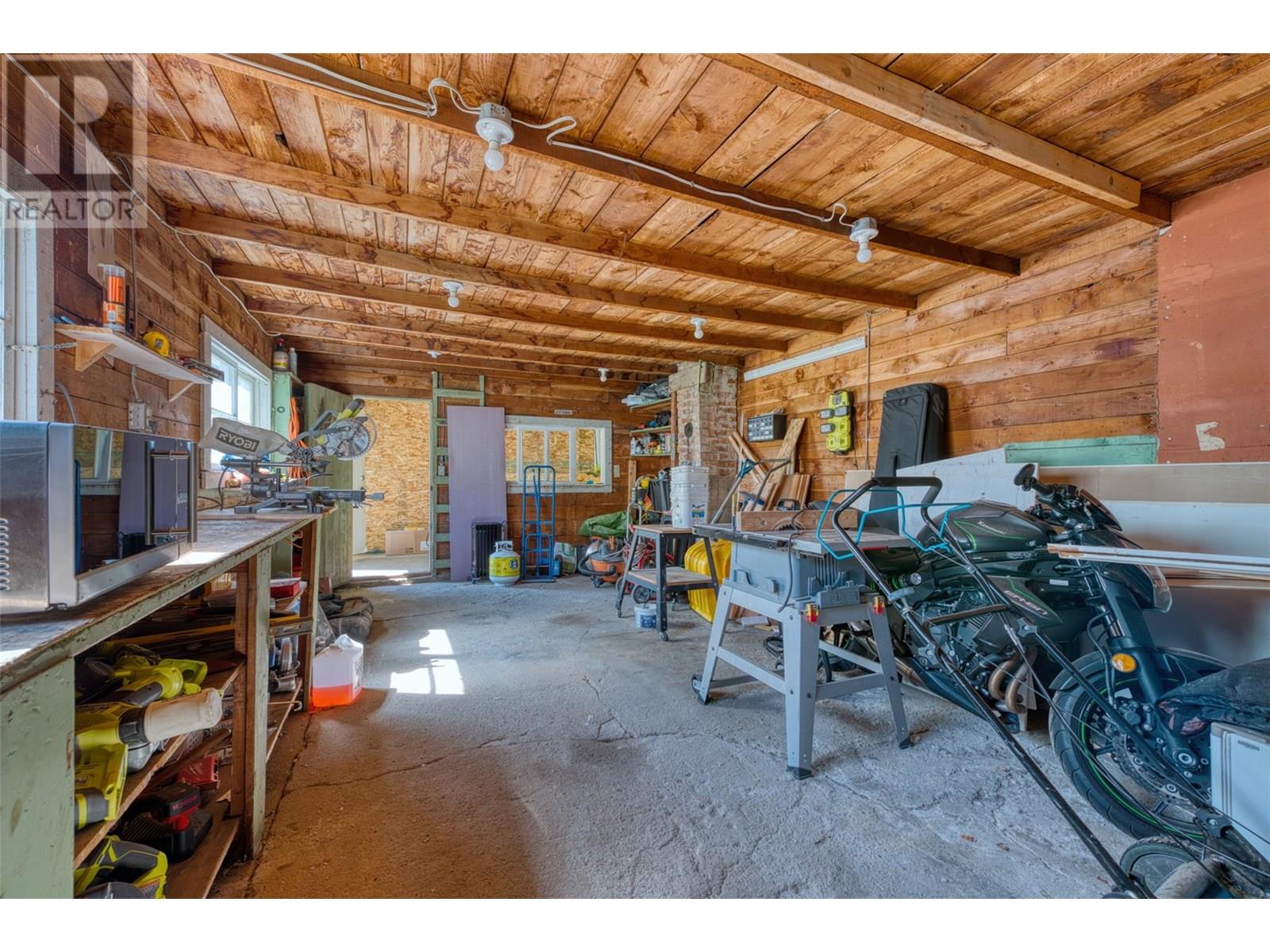 5783 Ponderosa Road, Falkland