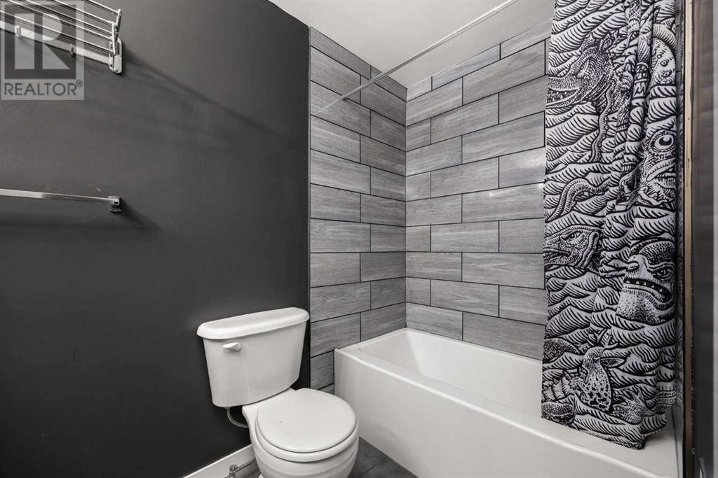 Single Family House 4 Level for Sale in  Erin Woods Drive SE Erin Woods Calgary 