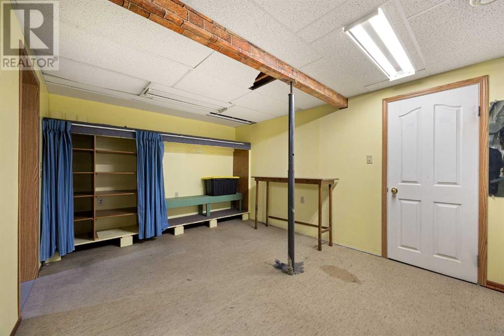 Single Family House 4 Level for Sale in  Erin Woods Drive SE Erin Woods Calgary 