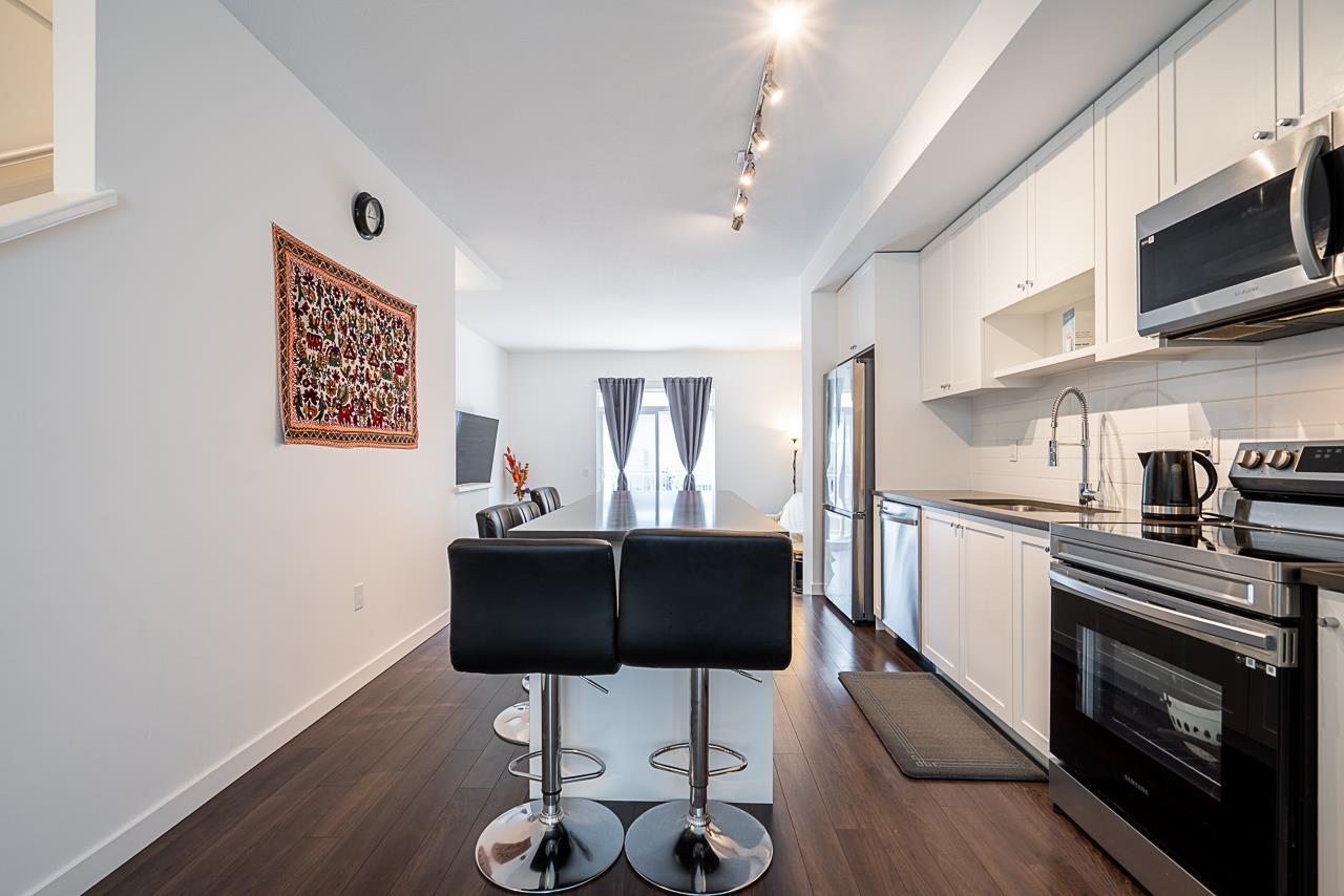 Photo 11 of 32 15778 85 Avenue, Surrey BC