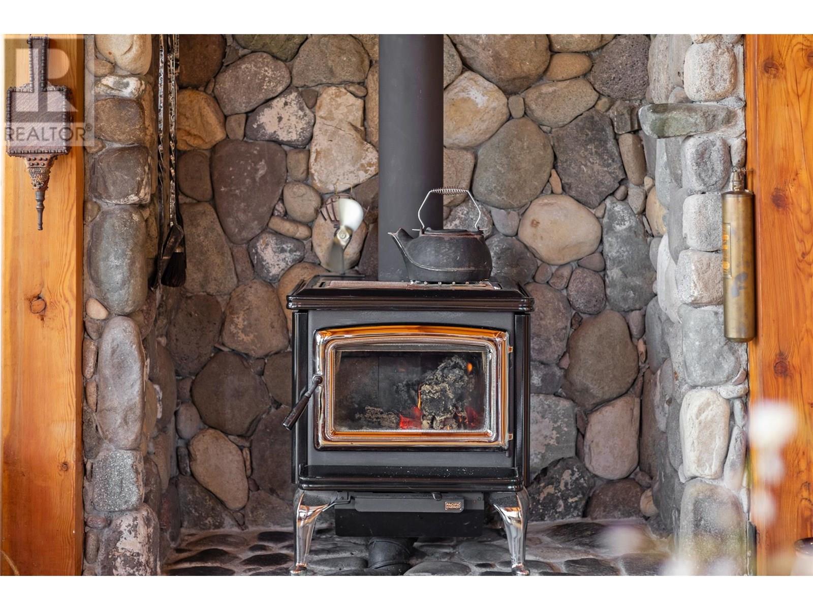 7020 Brolin Road, Logan Lake