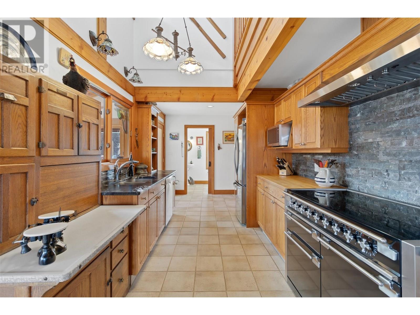 7020 Brolin Road, Logan Lake