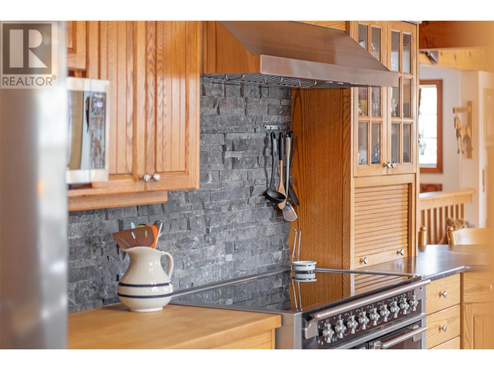 7020 Brolin Road, Logan Lake