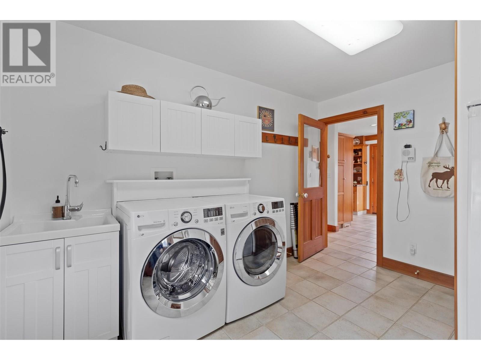 7020 Brolin Road, Logan Lake