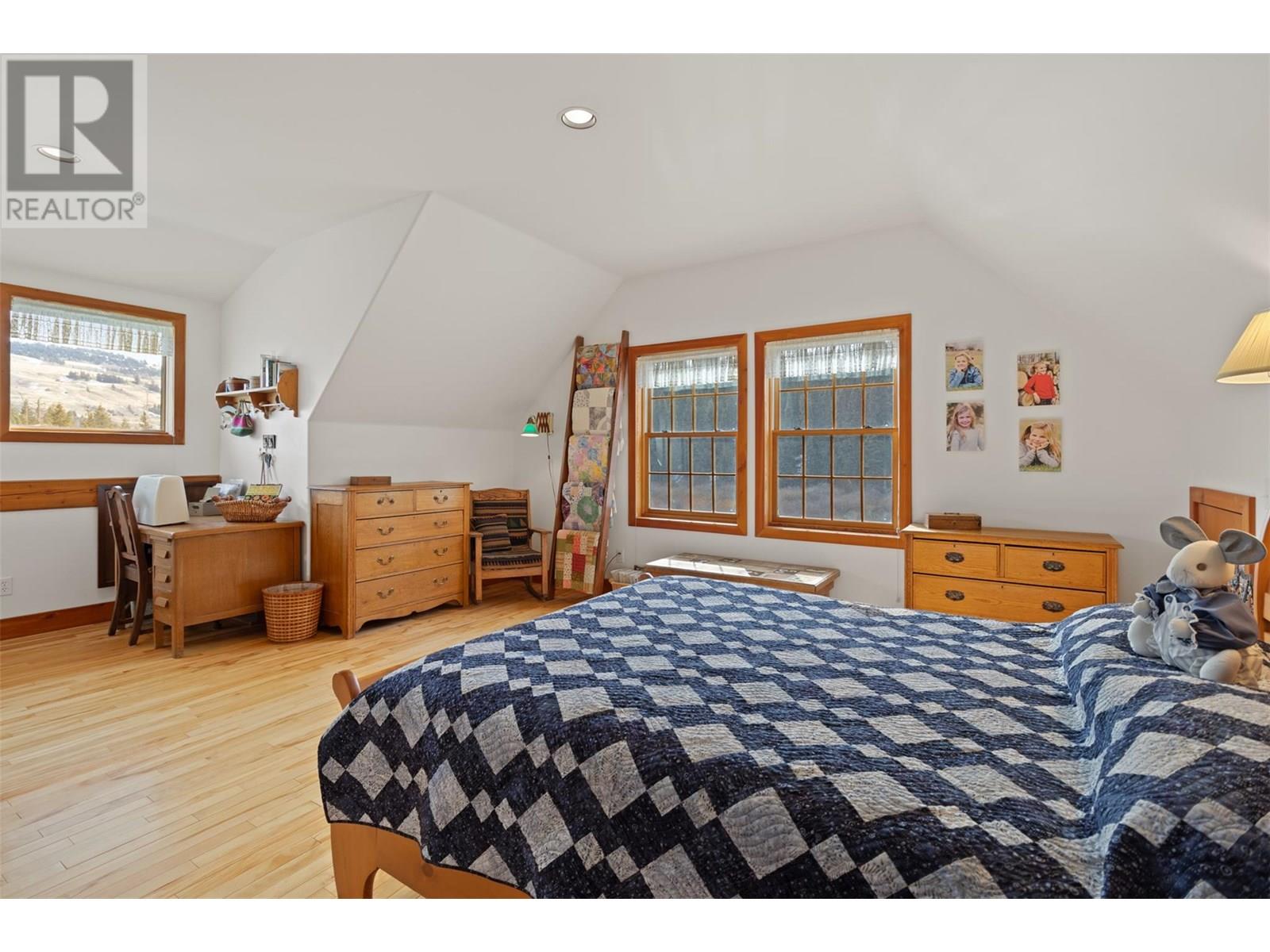 7020 Brolin Road, Logan Lake