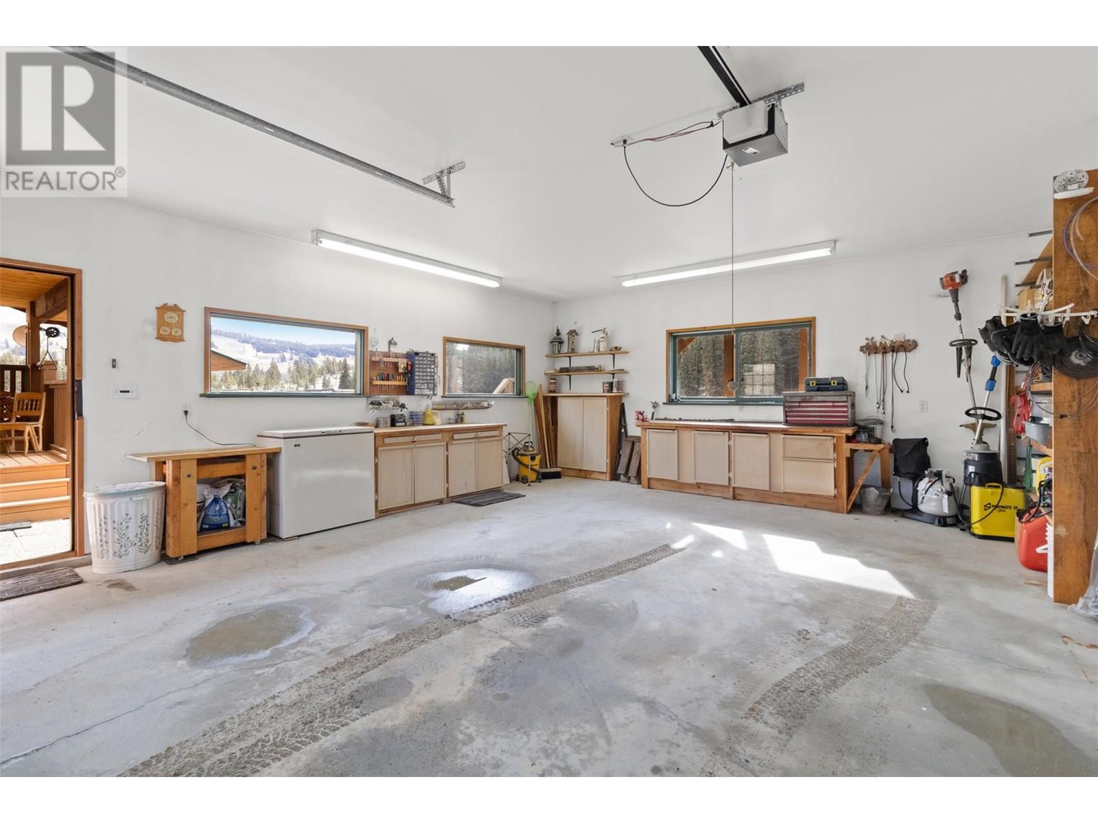 7020 Brolin Road, Logan Lake