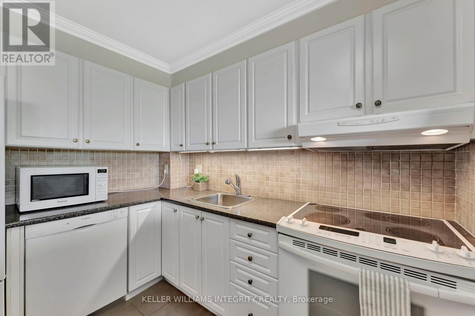 Photo 7 of 504 20 Chesterton Drive, Ottawa ON