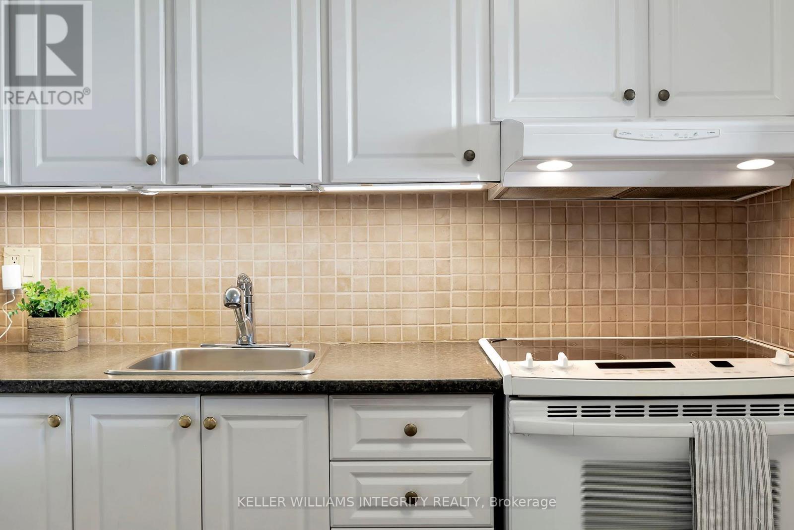 Photo 17 of 504 20 Chesterton Drive, Ottawa ON