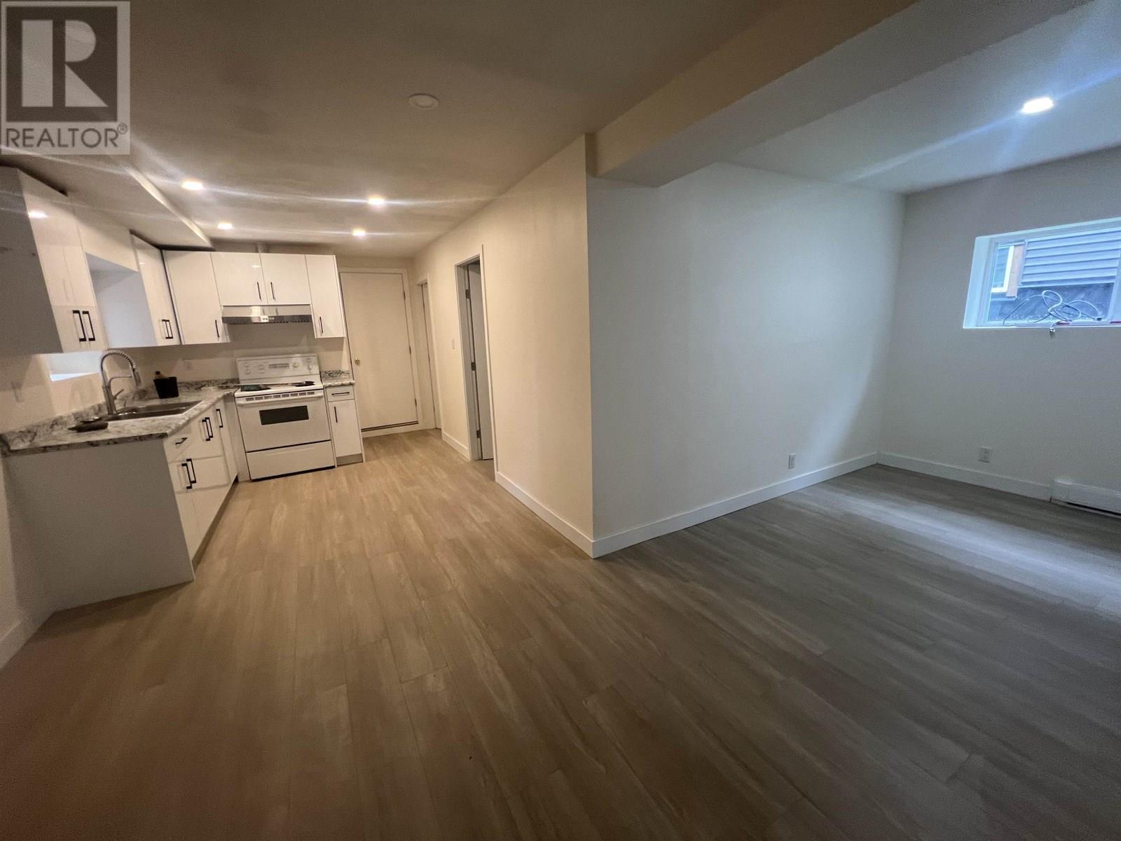 524-526 E 8TH AVENUE