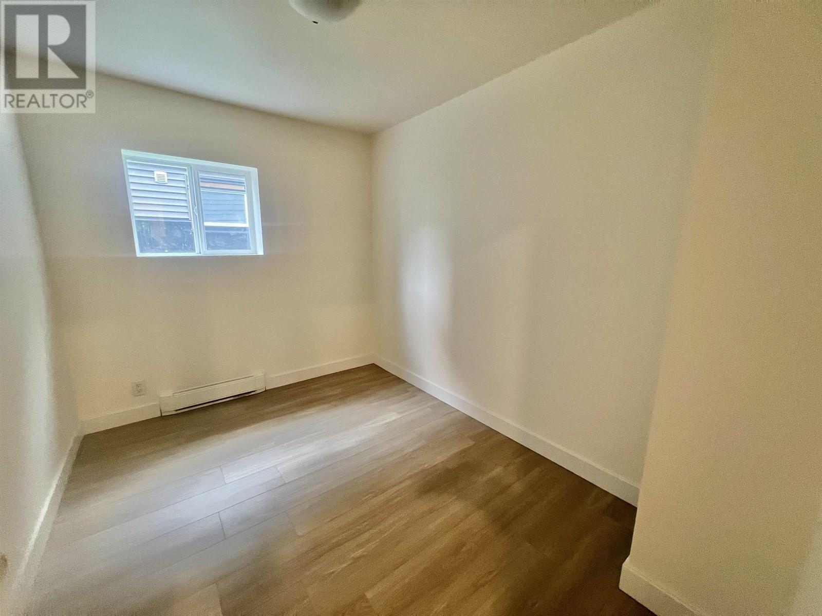 524-526 E 8TH AVENUE