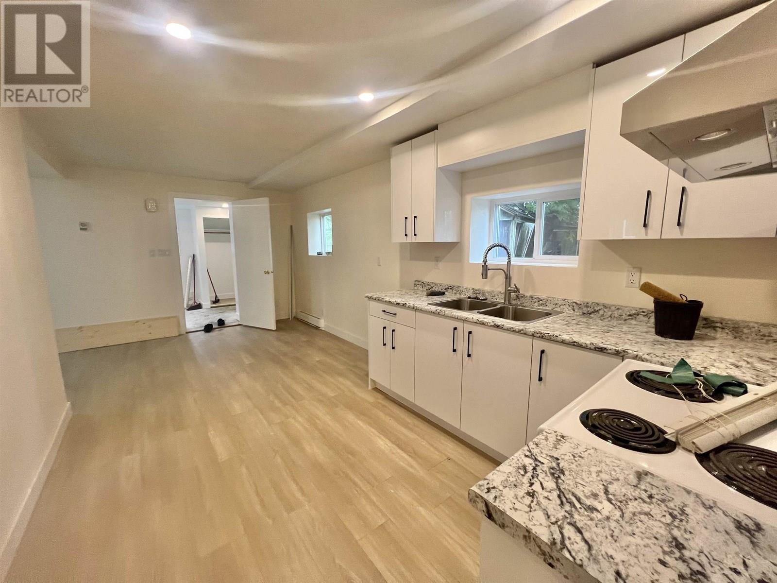 524-526 E 8TH AVENUE