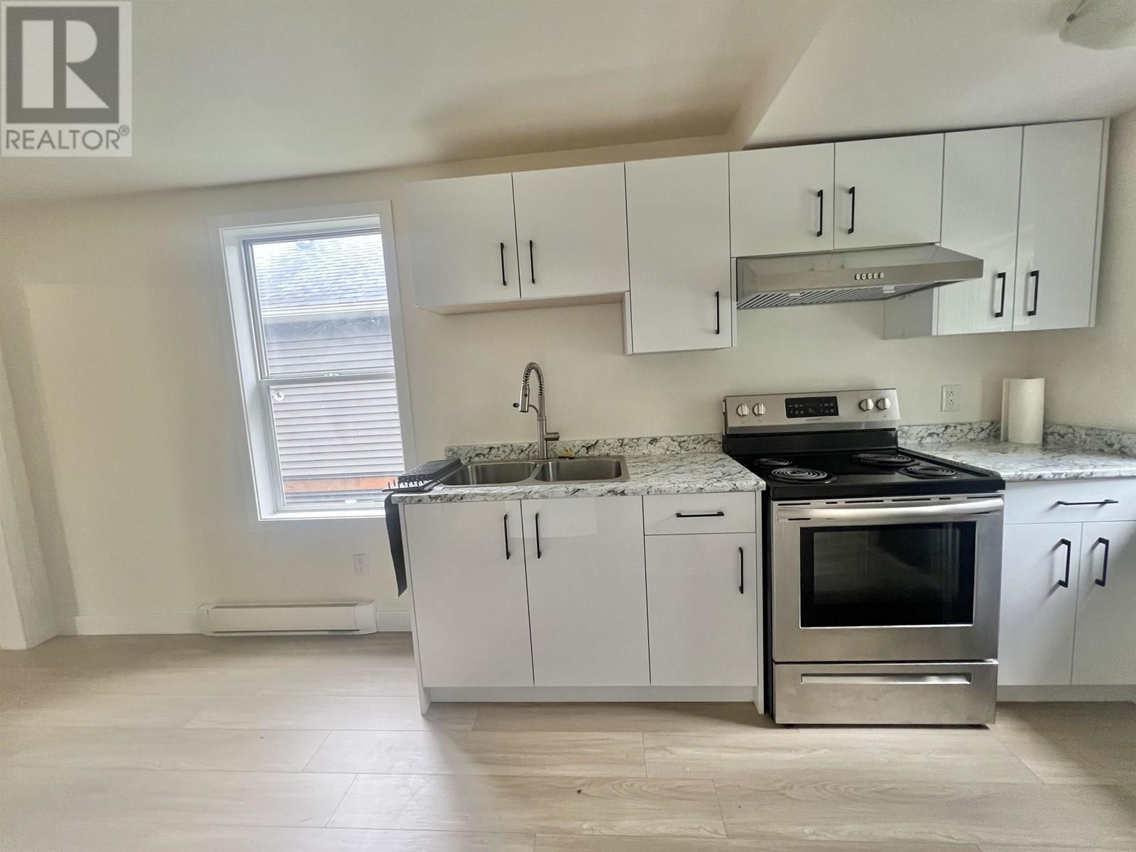 524-526 E 8TH AVENUE