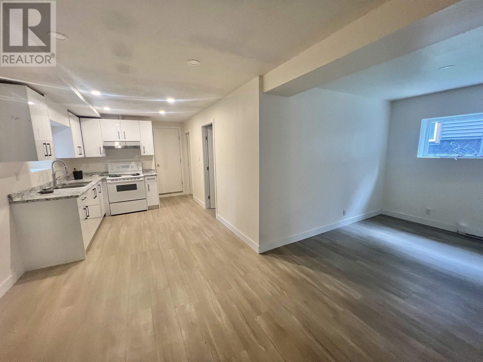 524-526 E 8TH AVENUE