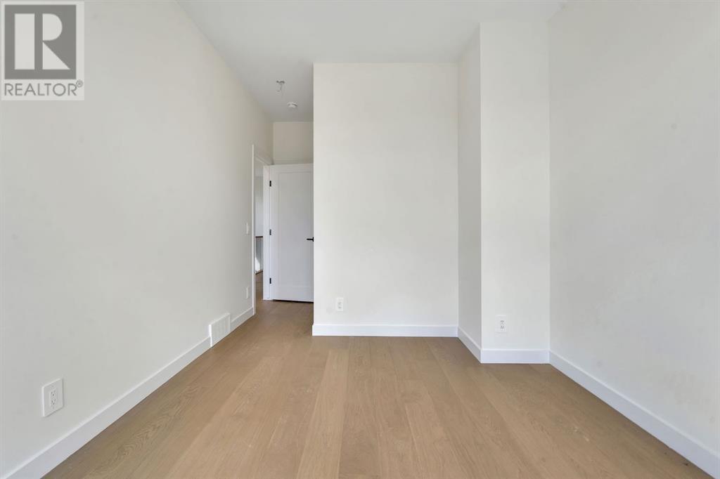 5020 21A Street SW, Calgary, Alberta