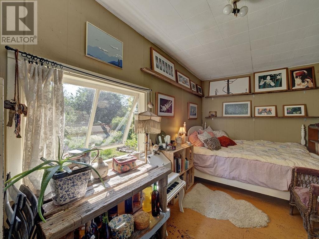947 NORTH ROAD, Gibsons