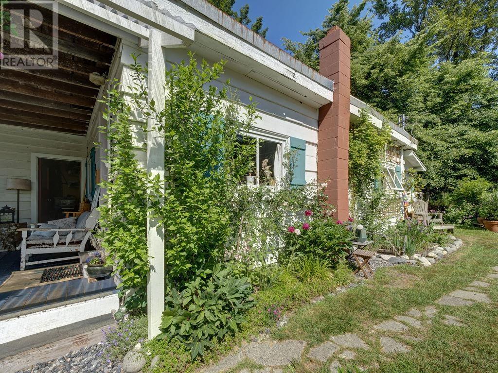 947 NORTH ROAD, Gibsons