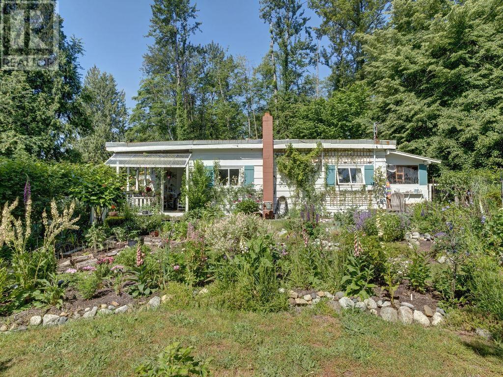947 NORTH ROAD, Gibsons