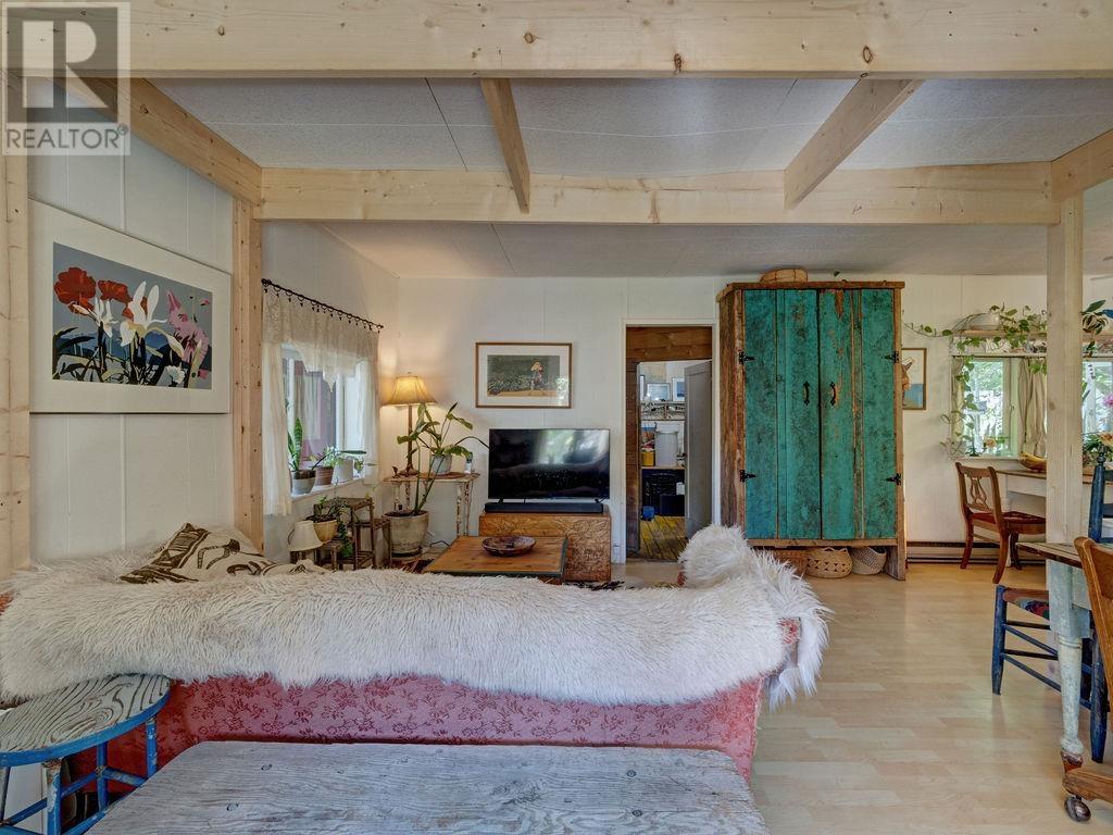 947 NORTH ROAD, Gibsons