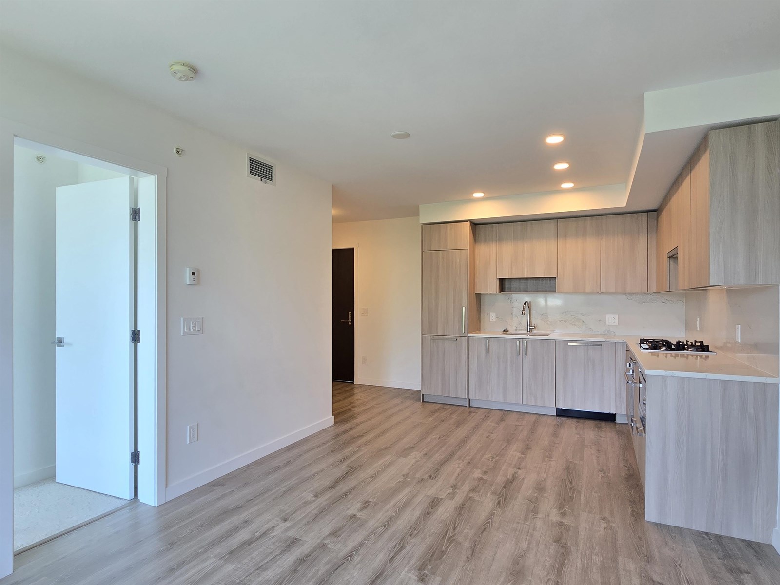 Photo 6 of 509 13350 Central Avenue, Surrey BC