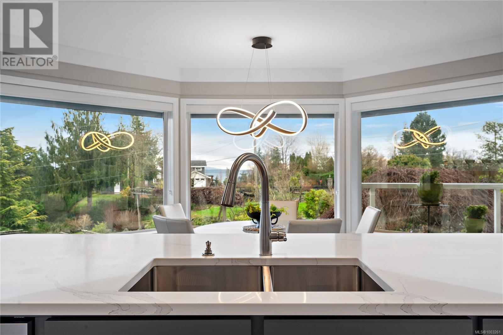 11096 Greenpark Dr, North Saanich