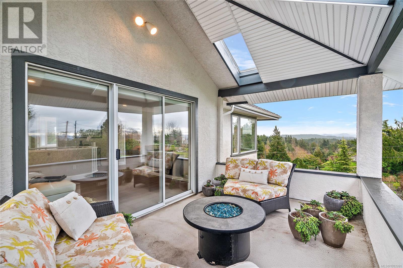 11096 Greenpark Dr, North Saanich